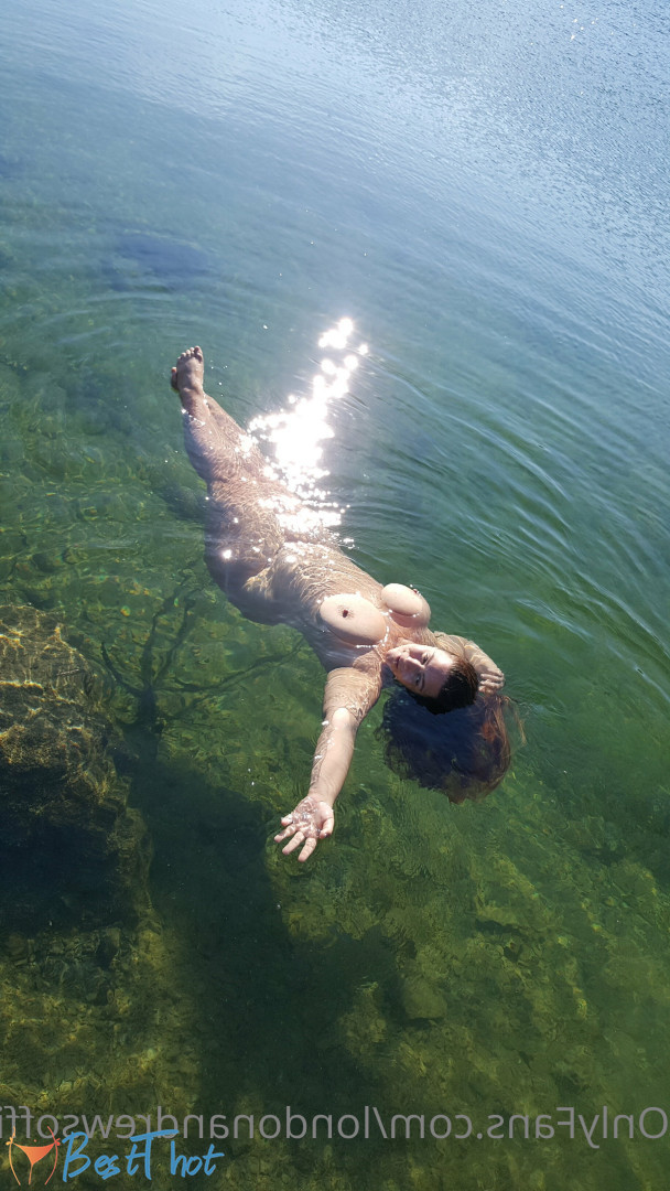 Photo by londonandrewsofficial published on December 19,2024 07:06:40 - BestThots