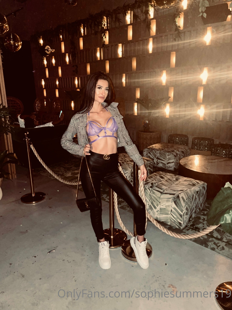 Photo by sophisummers published on October 17,2023 04:14:56 - BestThots