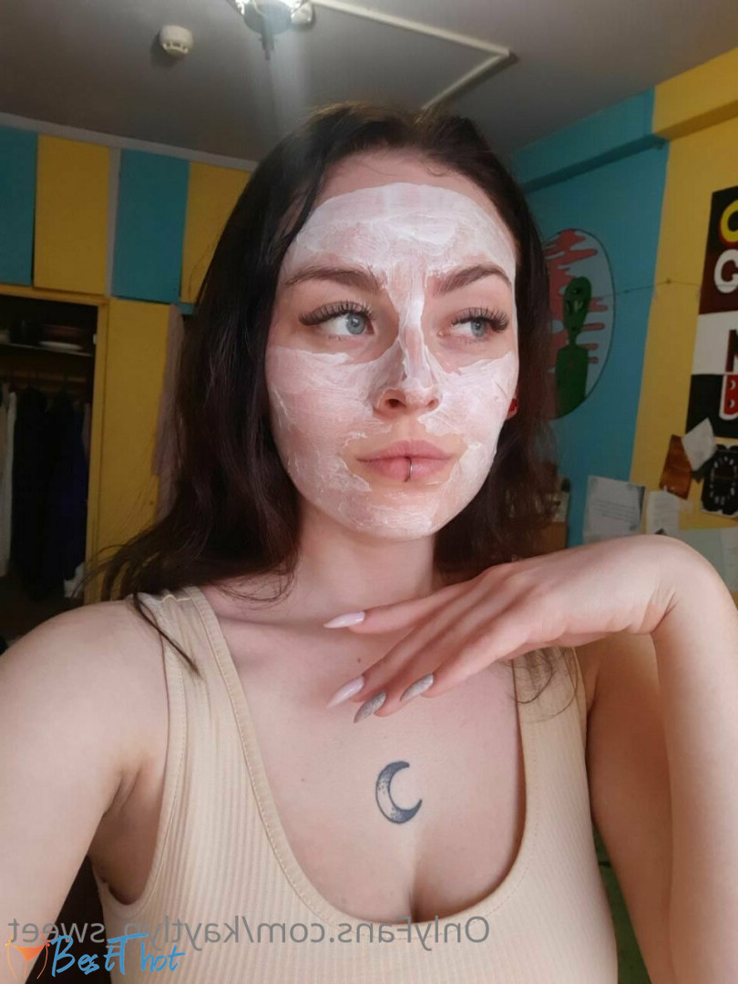 Photo by kayteensweet published on December 16,2024 22:04:21 - BestThots