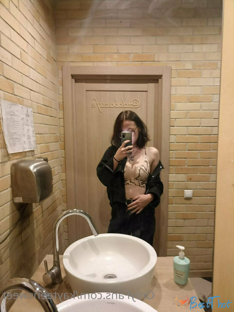 Photo by kayteensweet published on December 16,2024 22:04:36 - BestThots