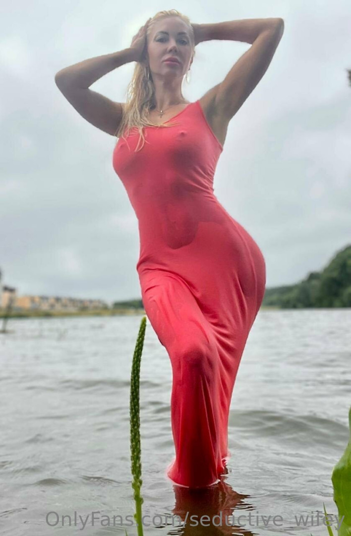 Photo by seductive_wifey published on May 18,2023 08:38:36 - BestThots