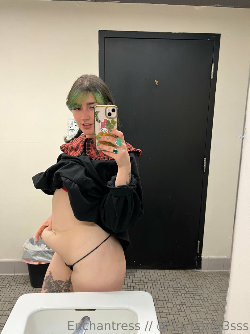 Photo by catsncake published on January 10,2024 02:50:50 - BestThots