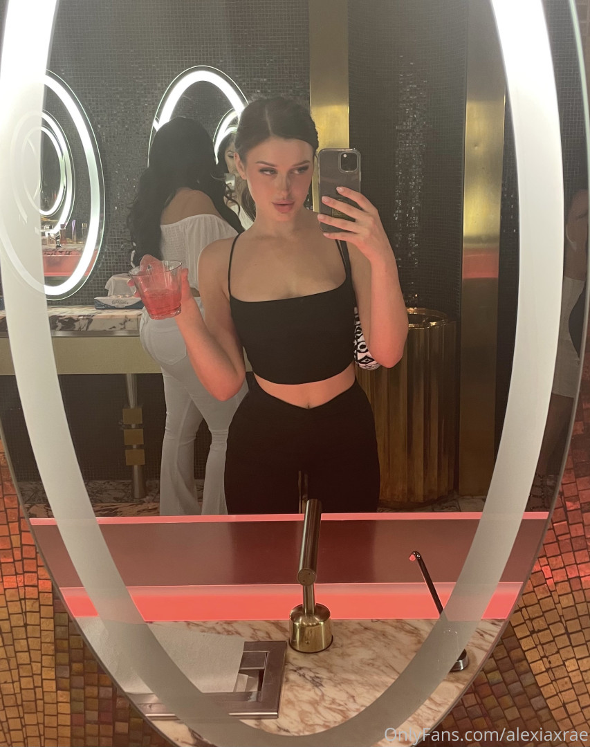 Photo by alexiaskye2 published on November 20,2023 21:08:19 - BestThots