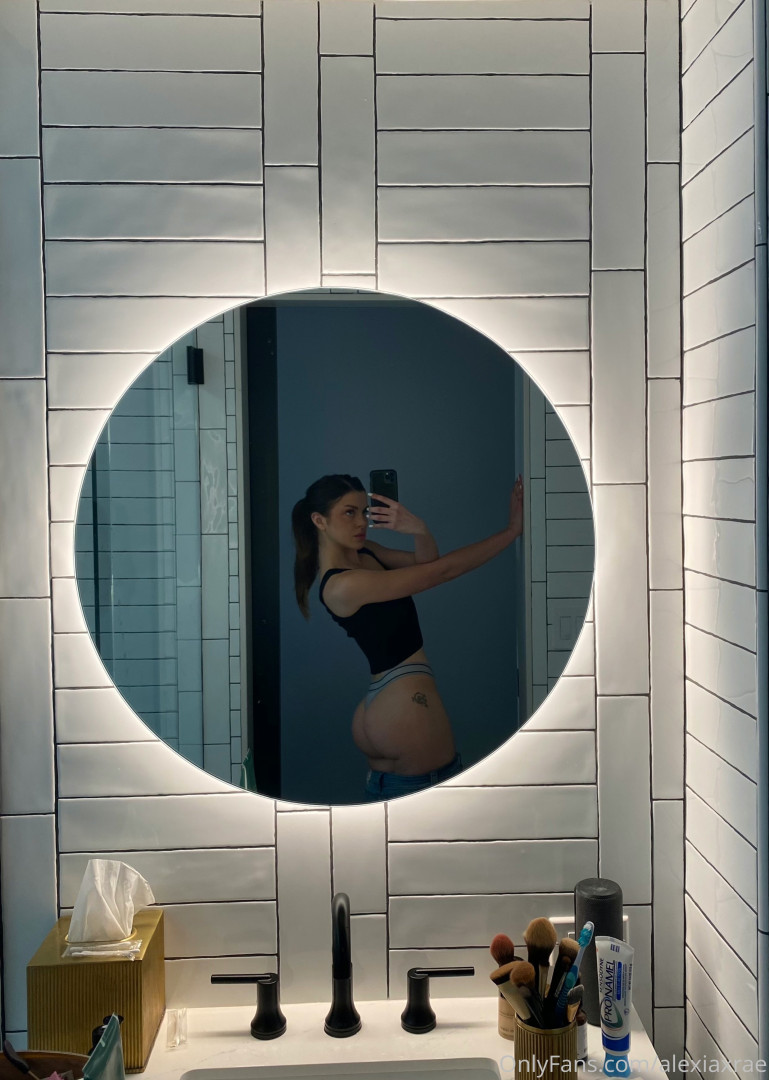 Photo by alexiaskye2 published on November 20,2023 21:08:35 - BestThots