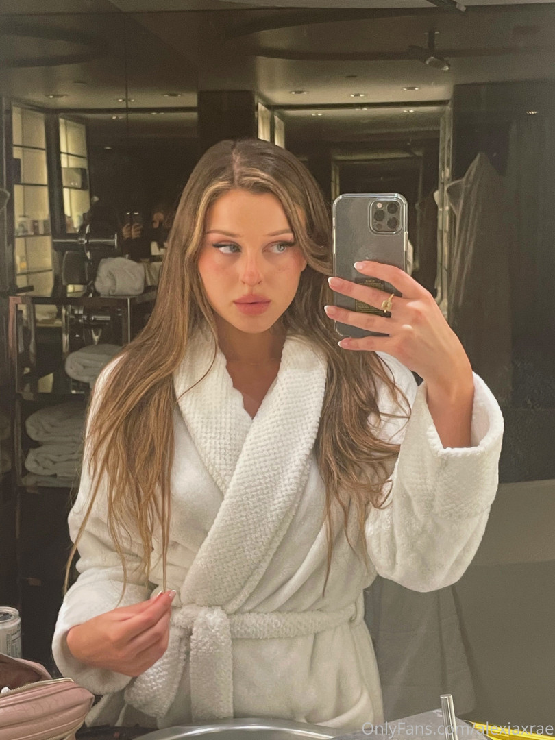 Photo by alexiaskye2 published on November 20,2023 21:10:45 - BestThots