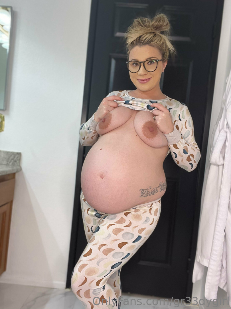 Photo by gr33dygirl published on June 2,2023 11:21:39 - BestThots