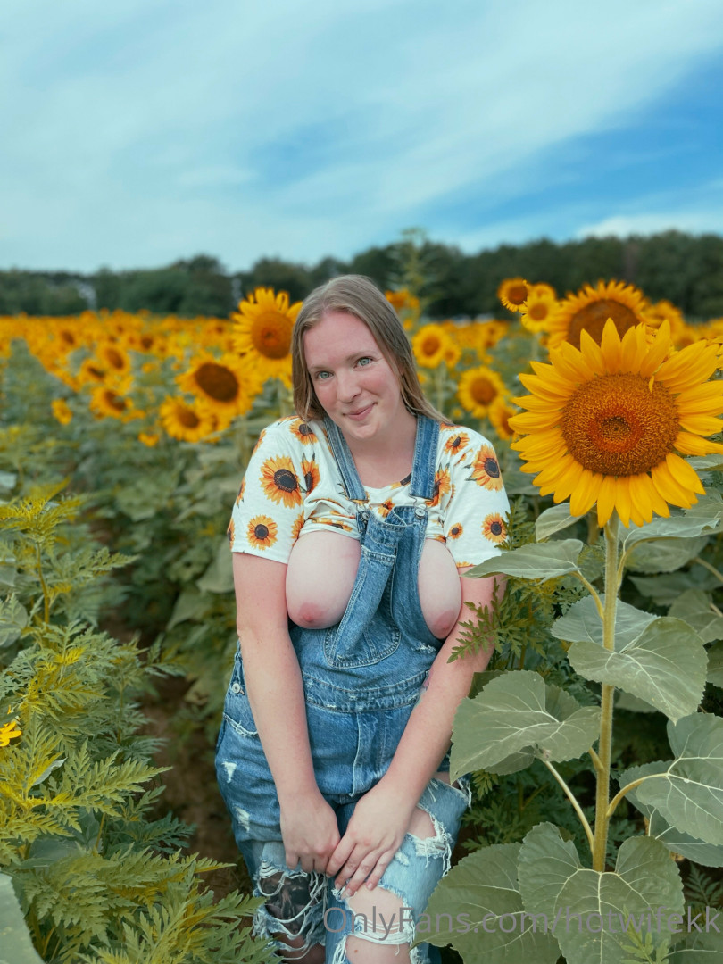 Photo by hotwifekk published on October 17,2023 00:22:08 - BestThots