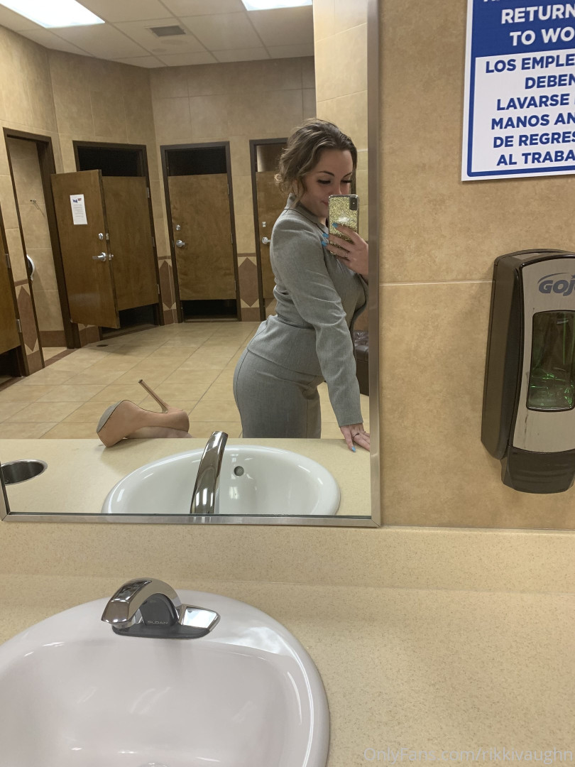 Photo by yourpuppygirl published on October 16,2023 02:54:18 - BestThots