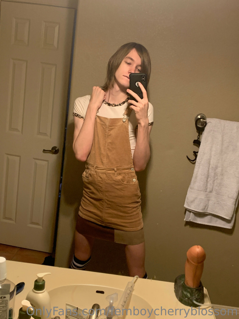 Photo by femboycherryblossom published on July 13,2023 08:21:10 - BestThots