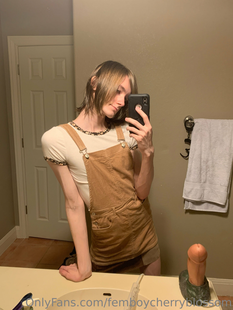 Photo by femboycherryblossom published on July 13,2023 08:21:30 - BestThots