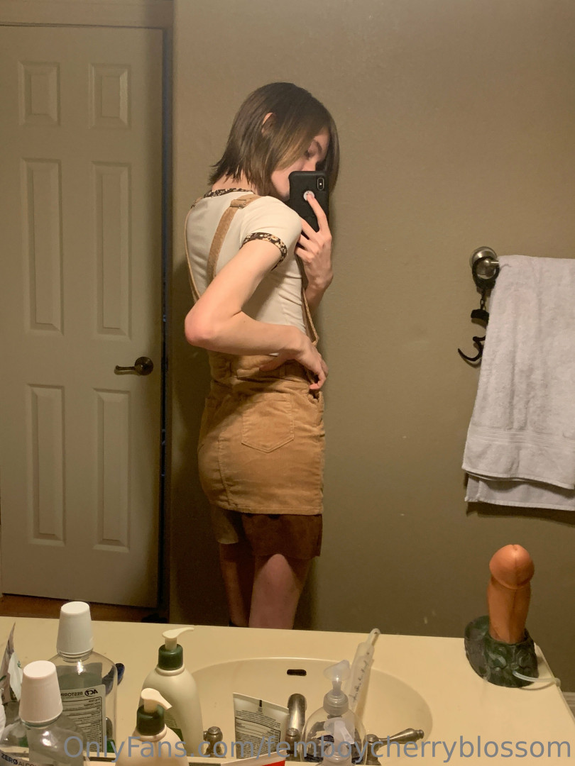 Photo by femboycherryblossom published on July 13,2023 08:21:56 - BestThots