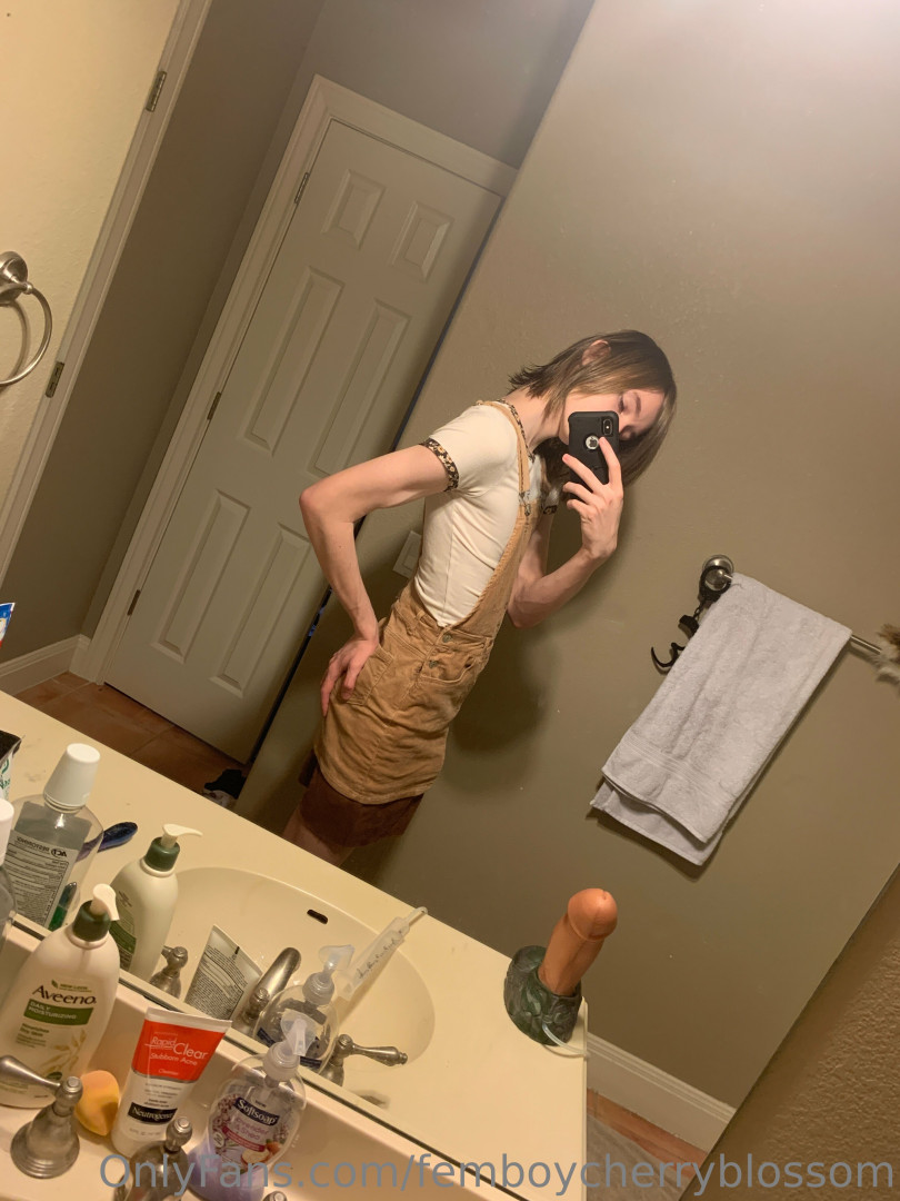 Photo by femboycherryblossom published on July 13,2023 08:22:15 - BestThots