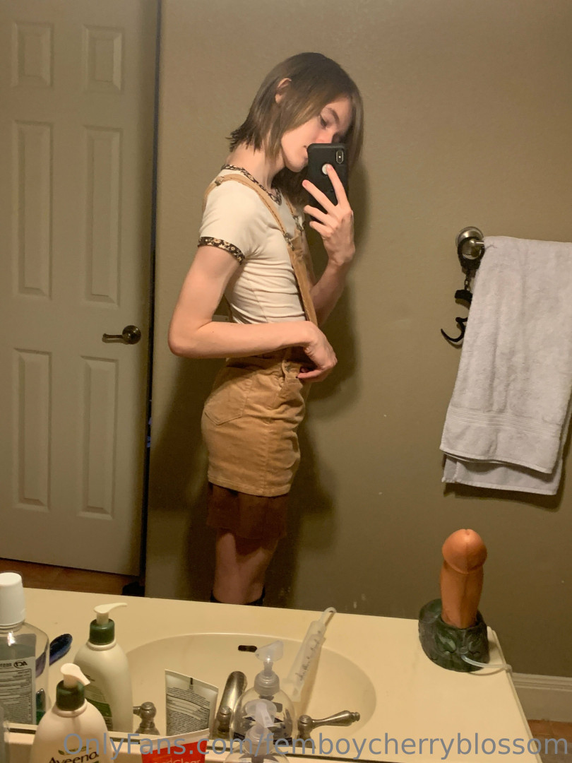 Photo by femboycherryblossom published on July 13,2023 08:22:25 - BestThots