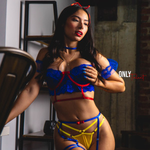 danielaantury #6360937