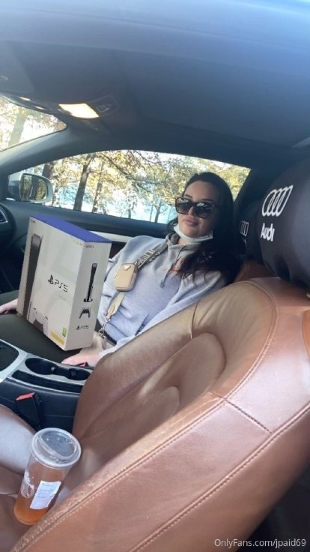 Photo by alexawoods69 published on October 16,2023 19:32:27 - BestThots