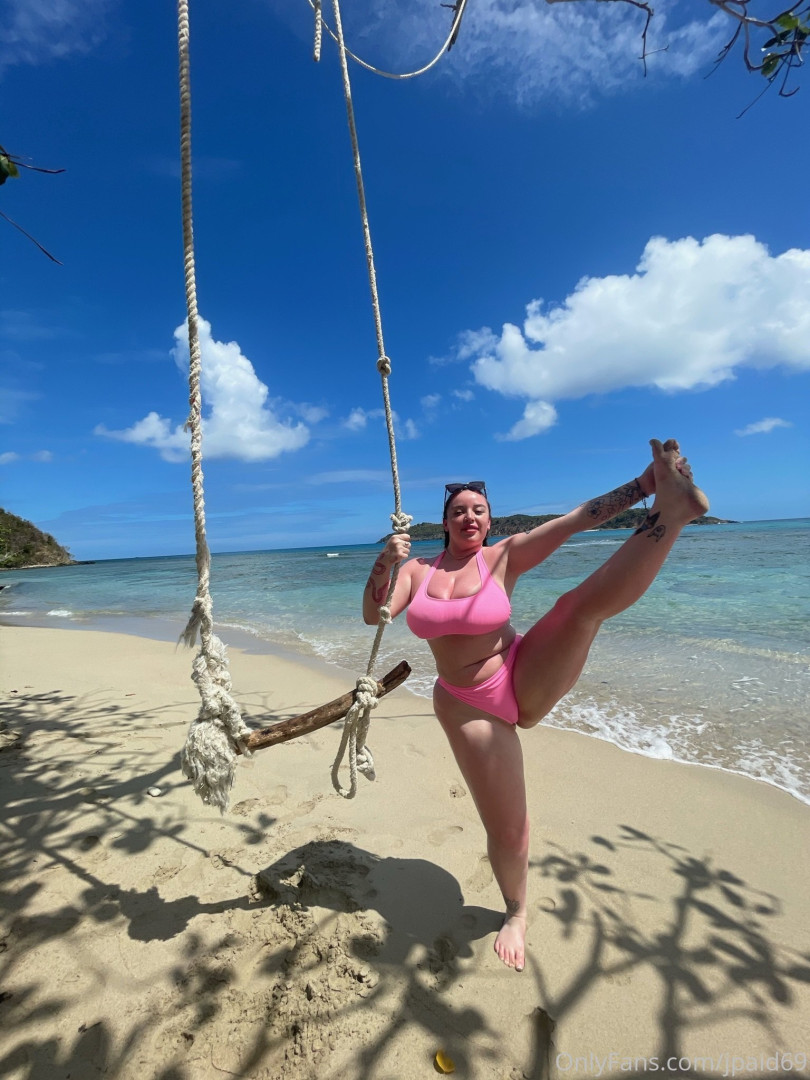 Photo by alexawoods69 published on October 16,2023 19:56:22 - BestThots