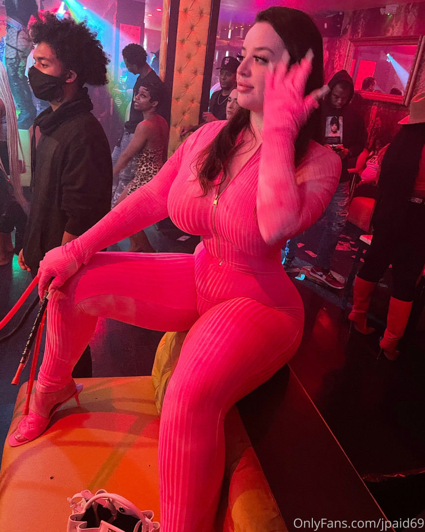 Photo by alexawoods69 published on October 16,2023 19:58:02 - BestThots