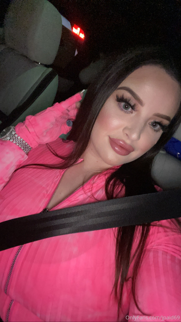 Photo by alexawoods69 published on October 16,2023 20:00:51 - BestThots