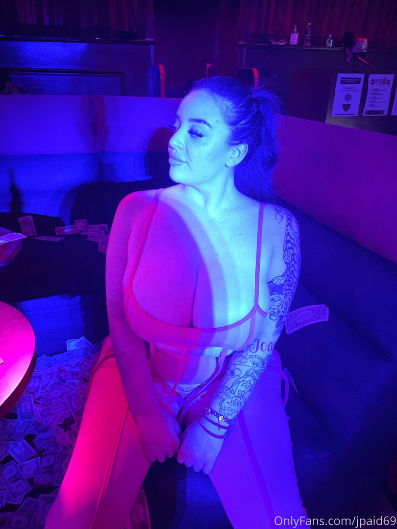 Photo by alexawoods69 published on October 16,2023 20:02:39 - BestThots