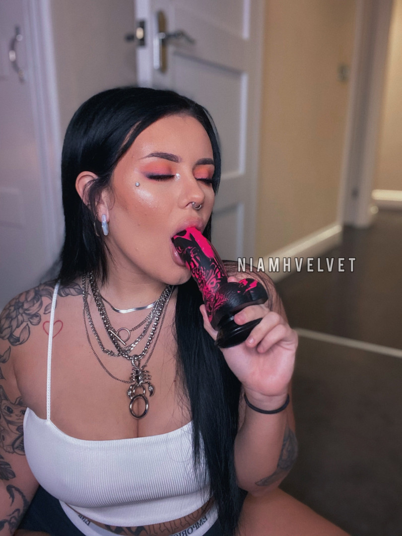 Photo by niamhvelvet published on October 16,2023 21:16:43 - BestThots