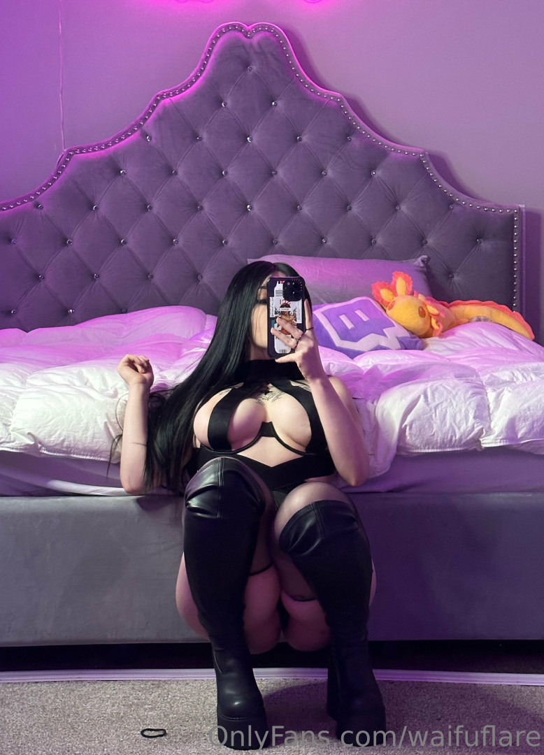 Photo by waifuflare published on May 16,2023 02:14:10 - BestThots