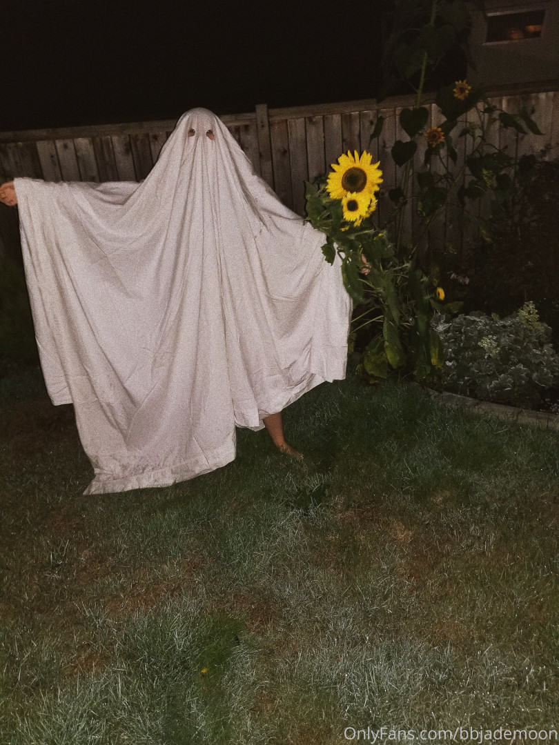 Photo by bbjademoon published on October 16,2023 05:41:04 - BestThots