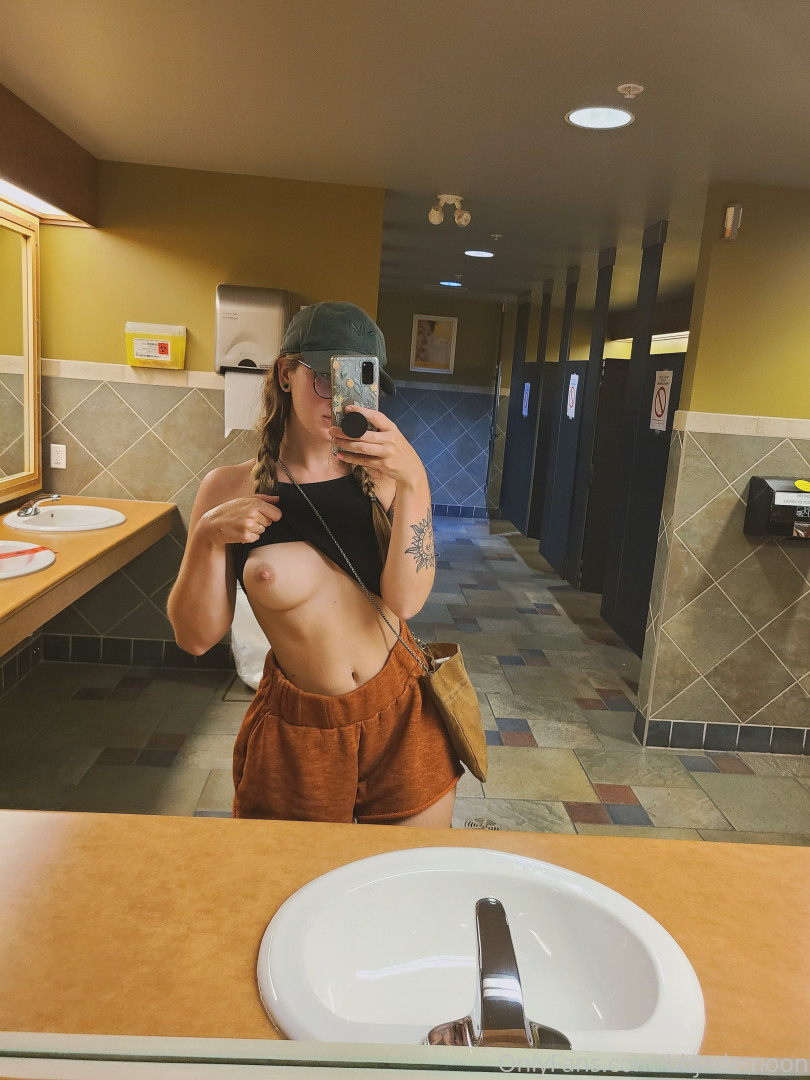 Photo by bbjademoon published on October 16,2023 05:47:53 - BestThots