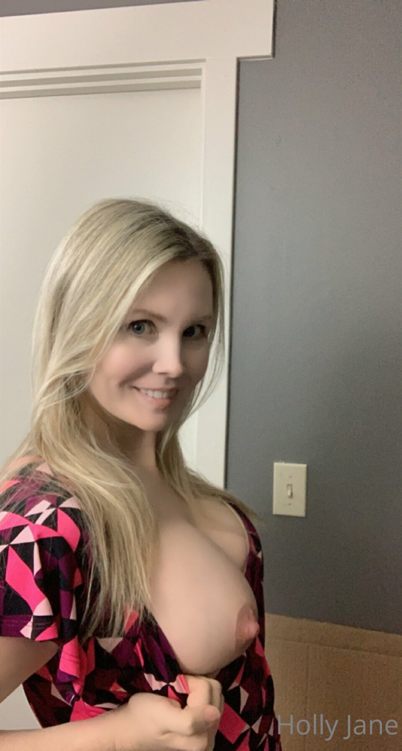 Photo by hollyjaneloves69 published on October 16,2023 17:46:26 - BestThots