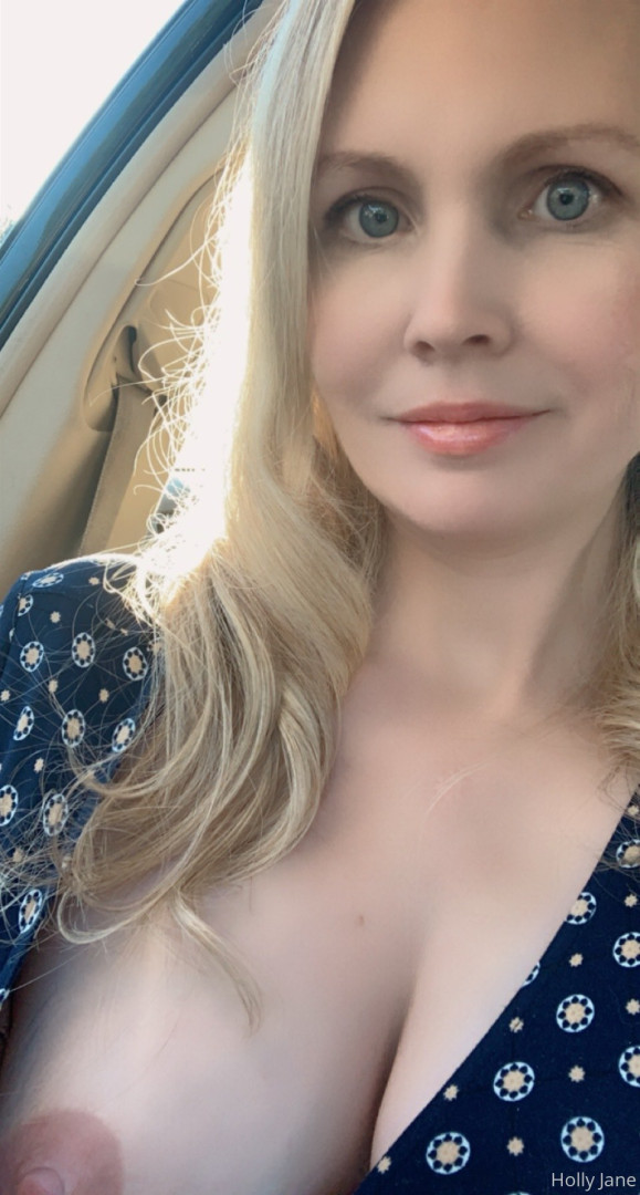 Photo by hollyjaneloves69 published on October 16,2023 17:50:25 - BestThots