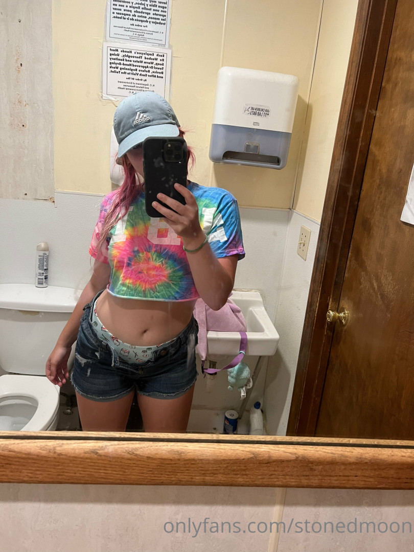 Photo by stonedmoon published on October 11,2023 04:34:53 - BestThots