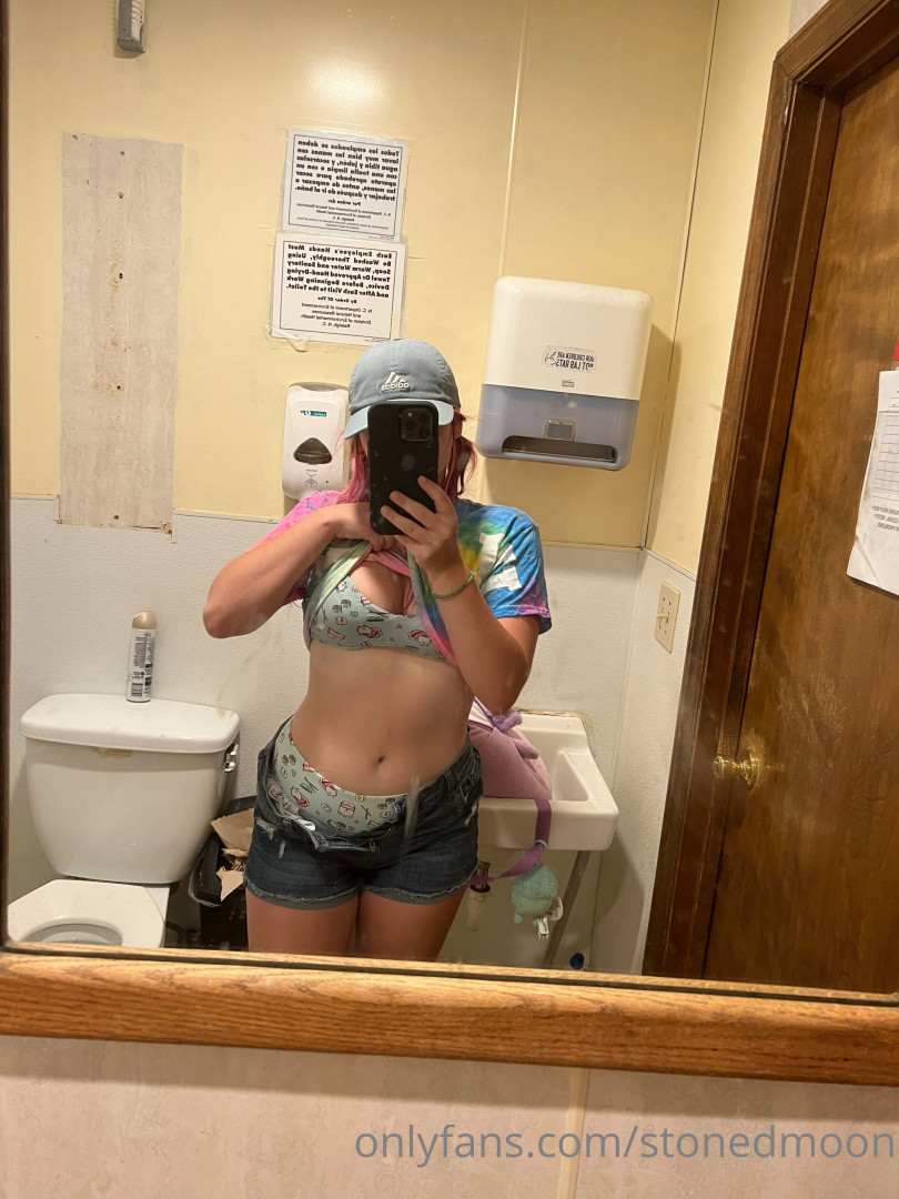 Photo by stonedmoon published on October 11,2023 07:59:31 - BestThots