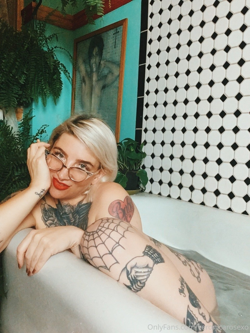 Photo by veronicarosexo published on October 11,2023 17:25:13 - BestThots