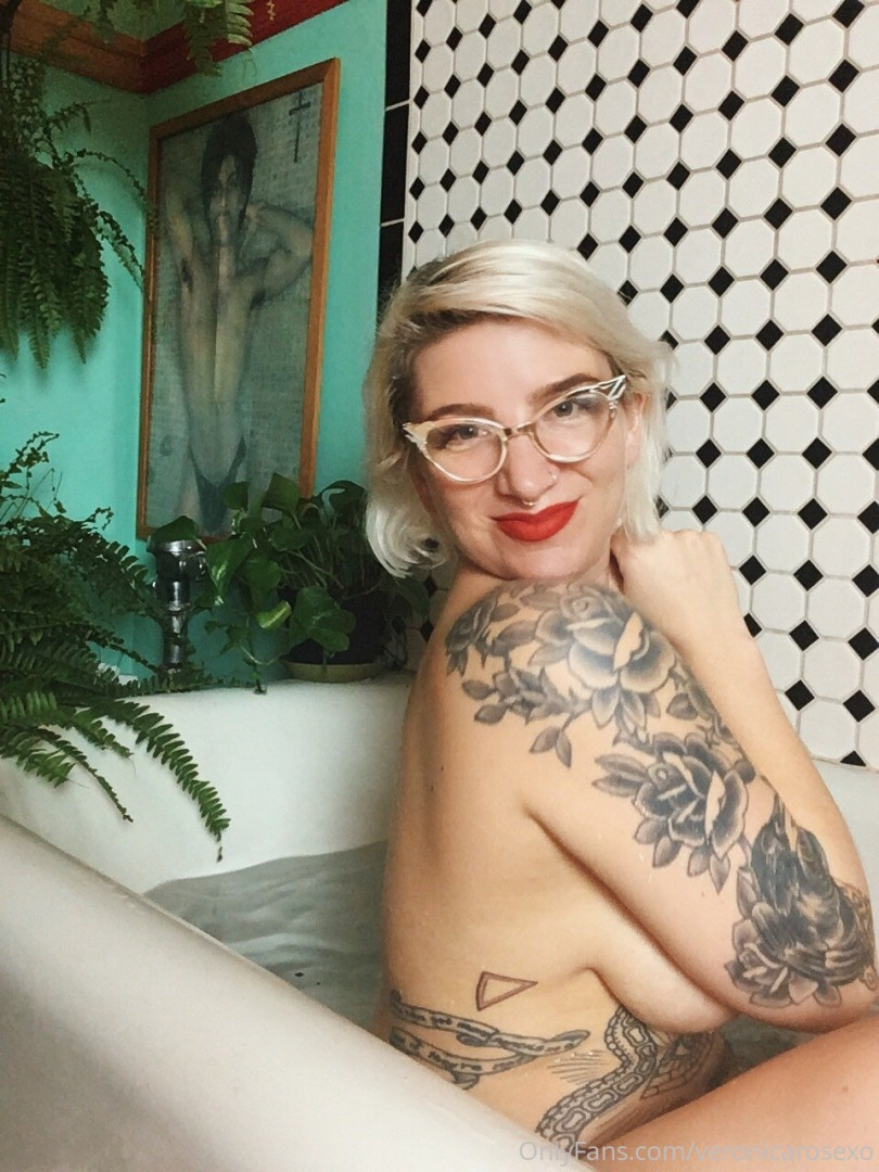 Photo by veronicarosexo published on October 11,2023 18:23:33 - BestThots