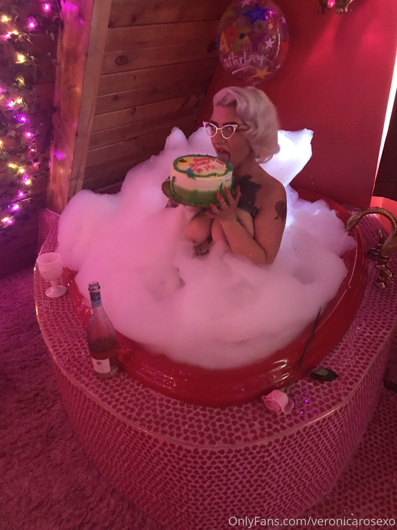 Photo by veronicarosexo published on October 11,2023 18:29:35 - BestThots