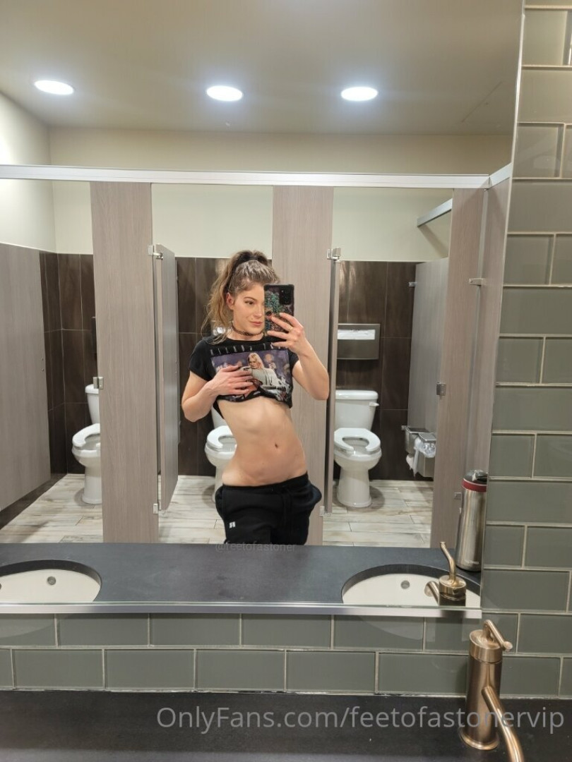 Photo by feetofastonervip published on January 14,2024 11:44:03 - BestThots