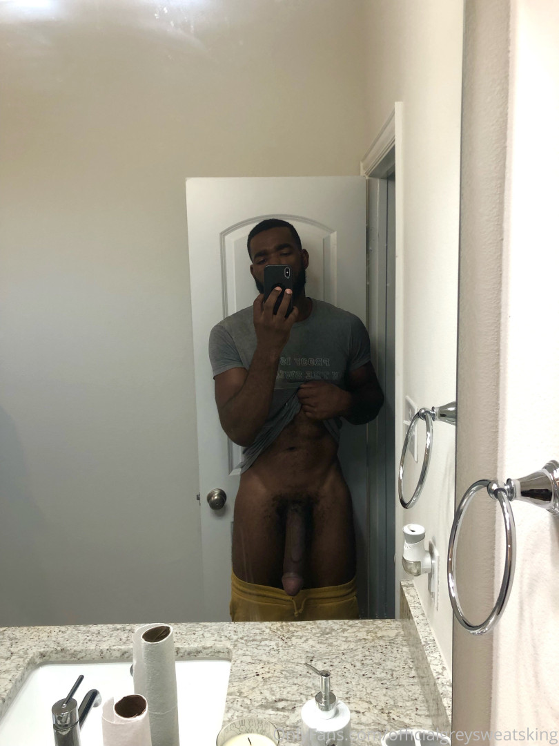 Photo by officialgreysweatsking published on August 1,2023 08:35:37 - BestThots