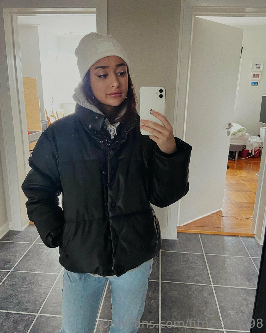 Photo by fitnessgirl98 published on May 27,2023 01:15:52 - BestThots