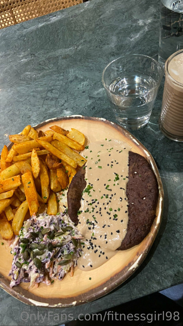 Photo by fitnessgirl98 published on May 27,2023 01:16:00 - BestThots