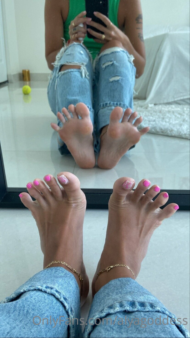 Photo by alyagoddess published on November 19,2023 23:47:08 - BestThots