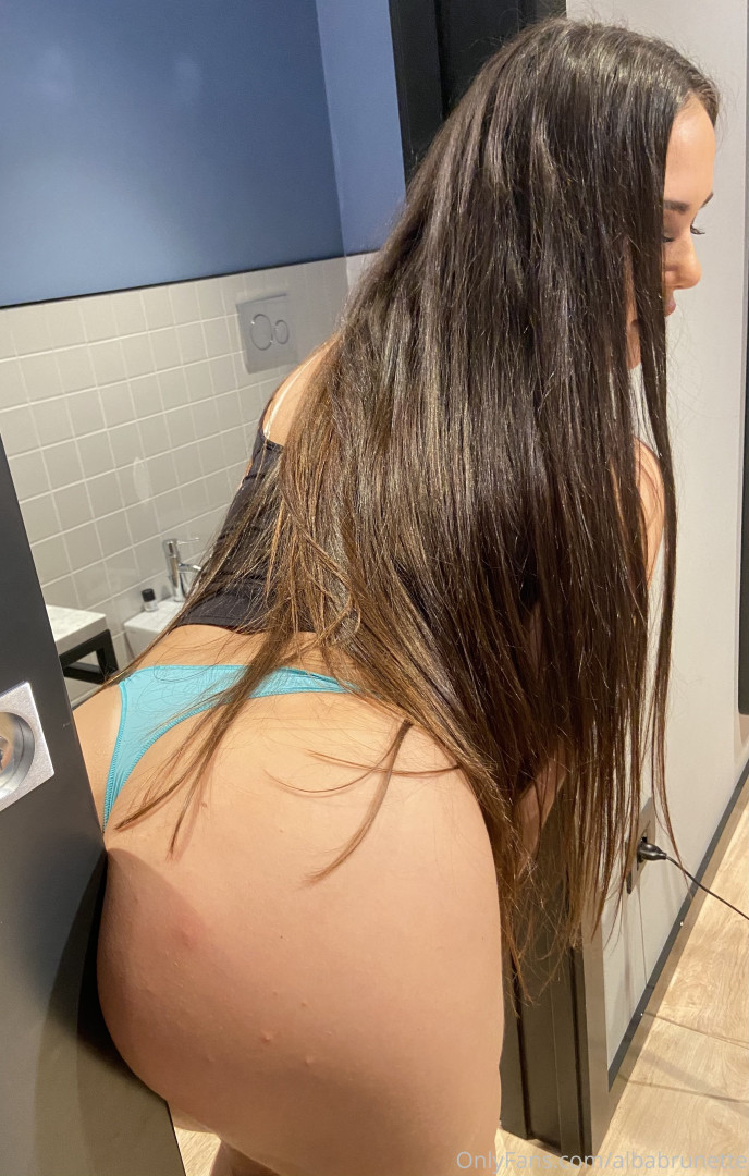 Photo by albabrunette published on November 19,2023 22:29:21 - BestThots