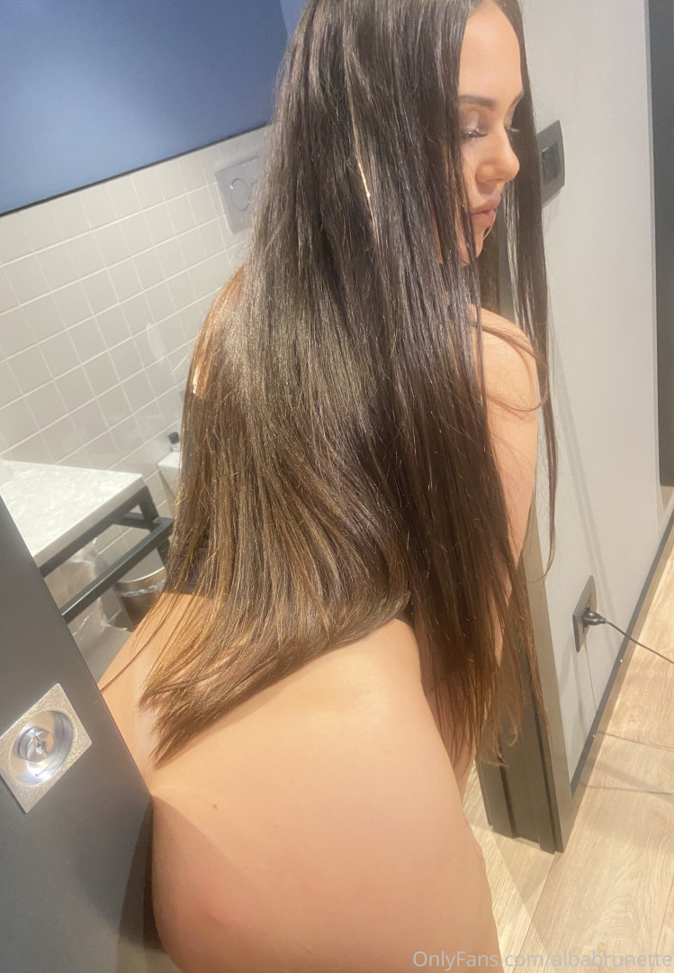 Photo by albabrunette published on November 19,2023 22:30:29 - BestThots