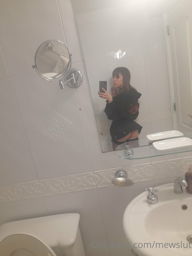 Photo by mewslut published on May 21,2023 10:00:18 - BestThots