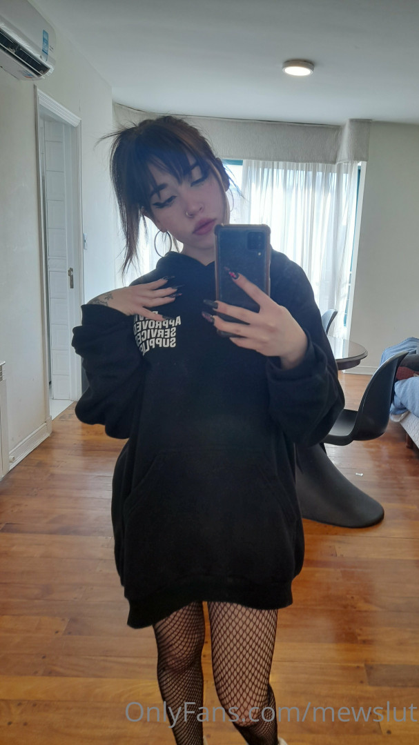 Photo by mewslut published on May 21,2023 10:04:02 - BestThots