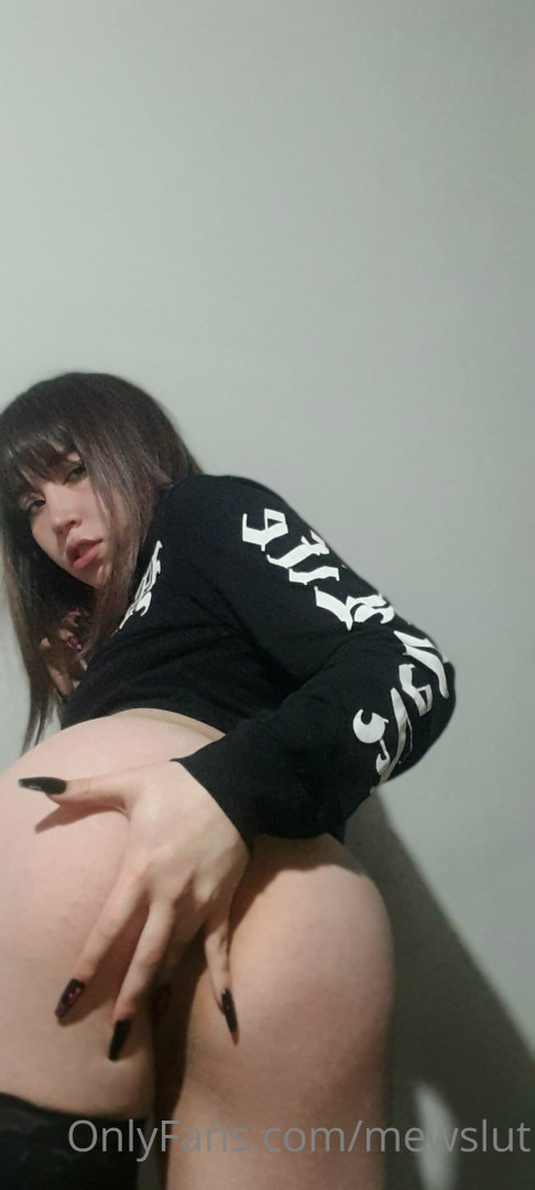 Photo by mewslut published on May 21,2023 10:04:18 - BestThots