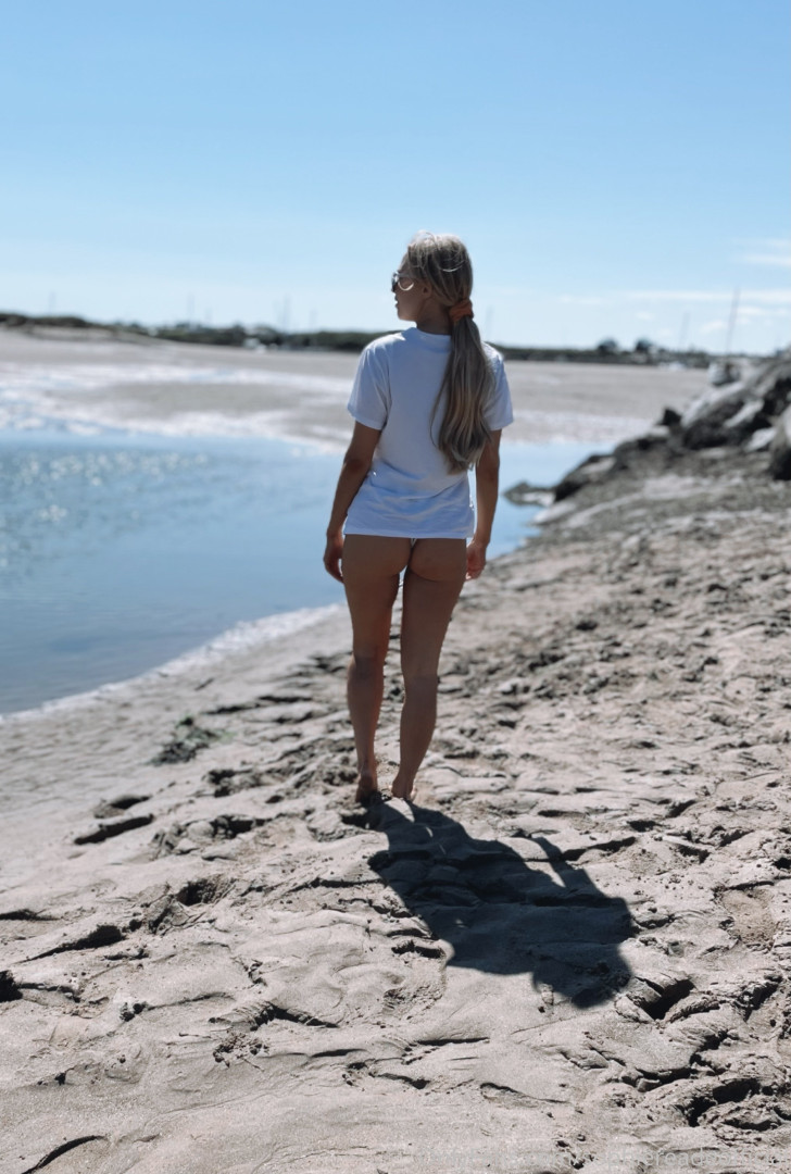 Photo by sophiereadeofficial published on May 17,2023 18:18:35 - BestThots