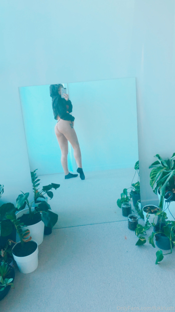 Photo by fukklustt published on October 16,2023 18:49:18 - BestThots