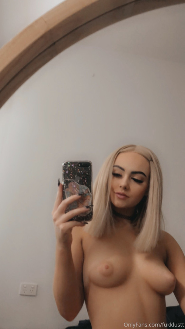 Photo by fukklustt published on October 16,2023 19:00:08 - BestThots