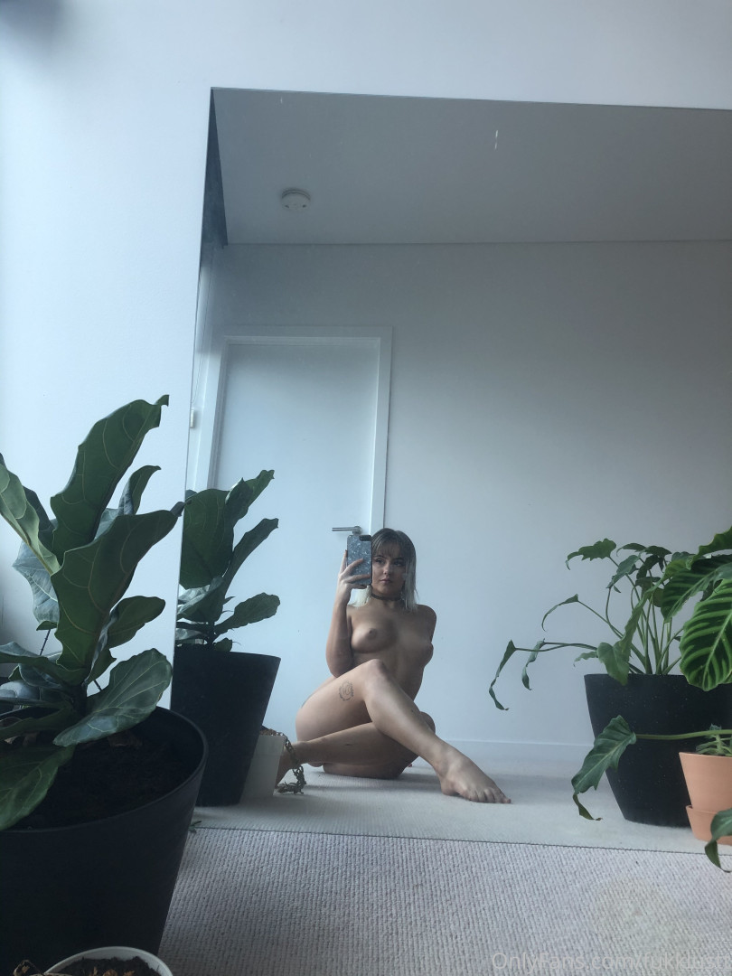 Photo by fukklustt published on October 16,2023 19:03:40 - BestThots