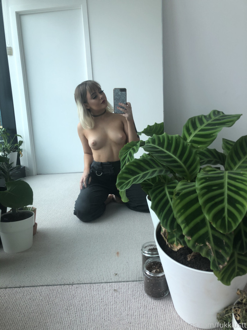Photo by fukklustt published on October 16,2023 19:11:17 - BestThots