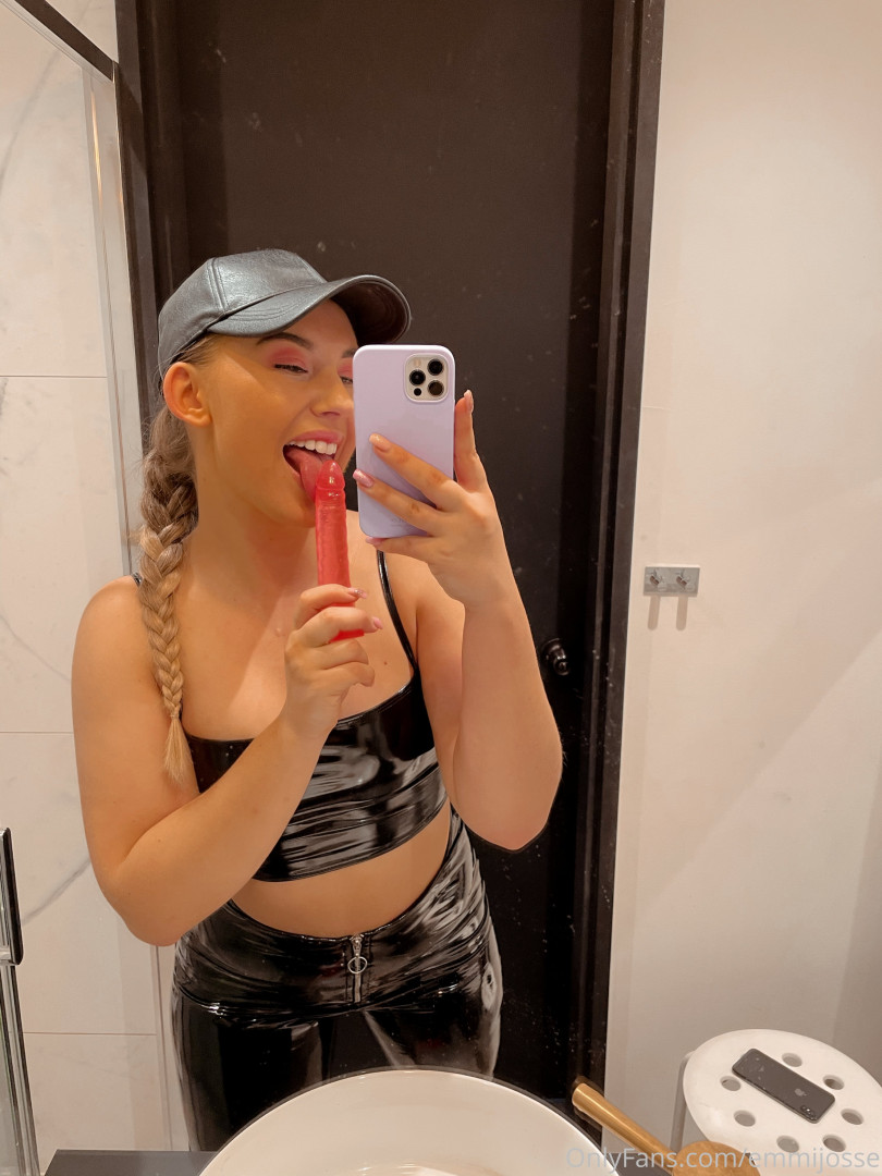 Photo by emmijosse published on October 12,2023 17:22:42 - BestThots